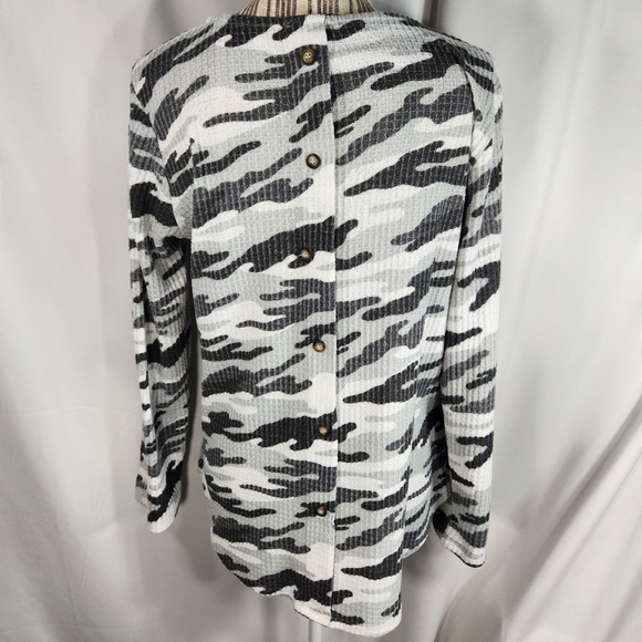 Rolla Coster White Black Grey Camo Back Button Thermal Long Sleeve Top Sz Large - Picture 5 of 9